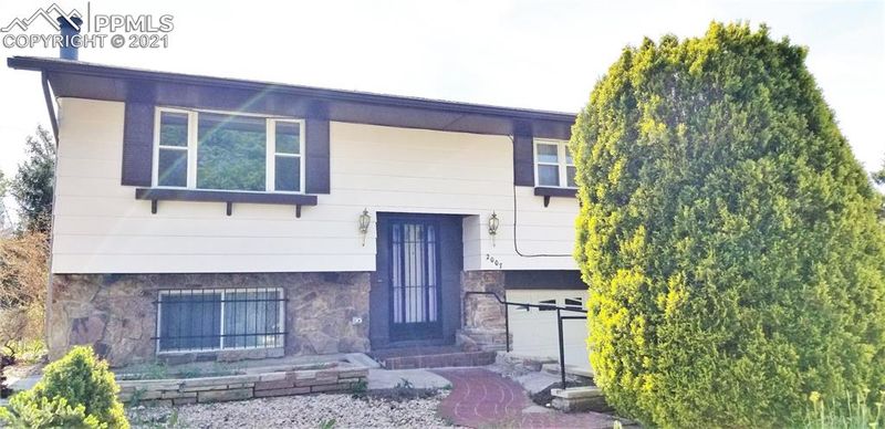 2007 Montezuma Dr, Colorado Springs, CO 80910