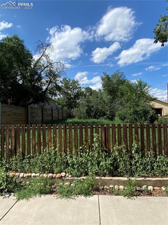 2010 Armstrong Ave, Colorado Springs, CO 80904