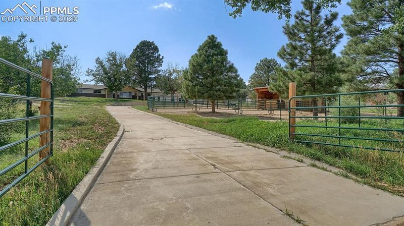 2014 Broken Circle Rd, Colorado Springs, CO 80915