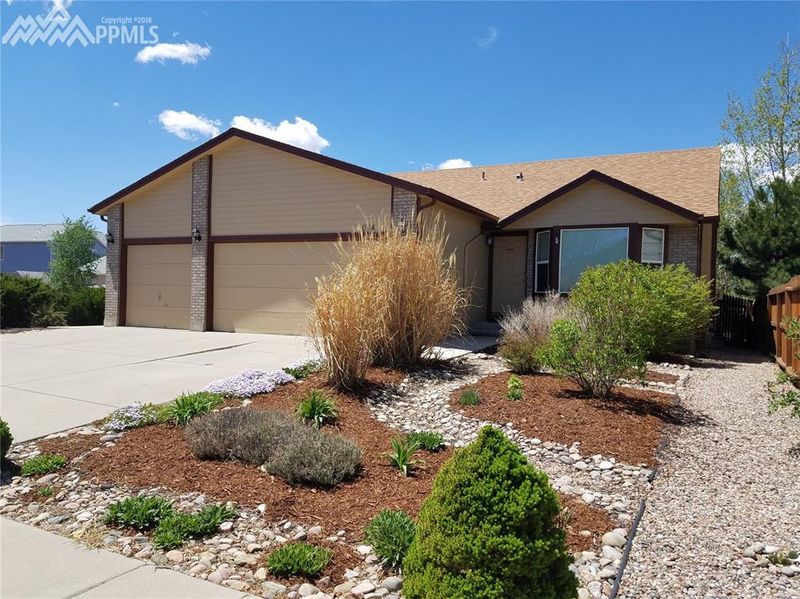 2014 Sage Grouse Ln, Colorado Springs, CO 80951