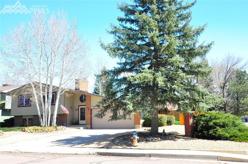 2015 Crystal River Dr, Colorado Springs, CO 80915