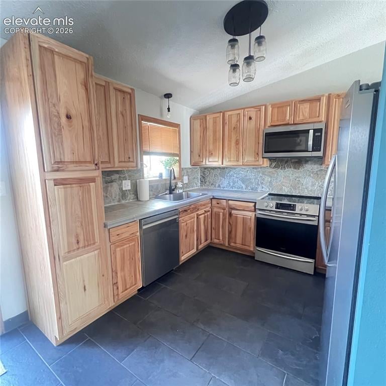 2016 Ambleside Dr, Colorado Springs, CO 80915