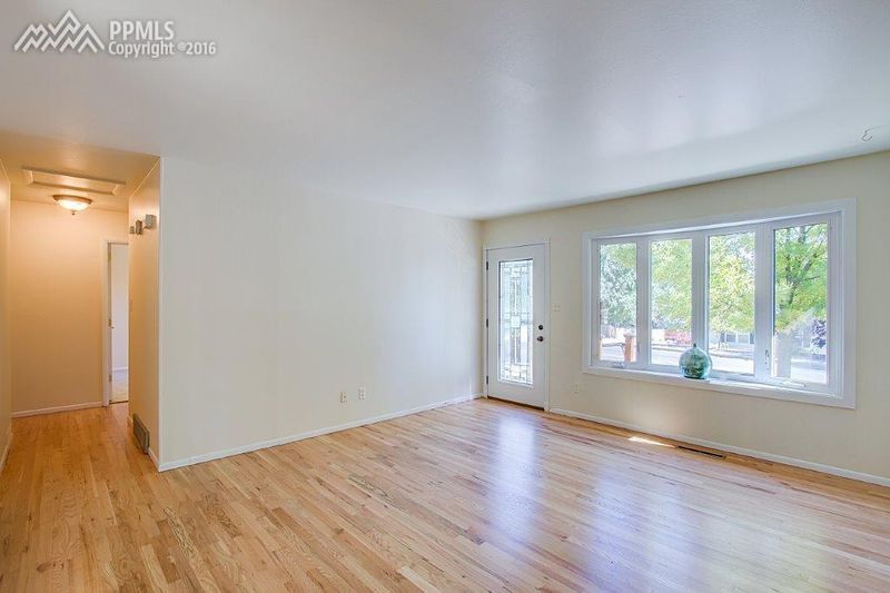 2016 N Chestnut St, Colorado Springs, CO 80907