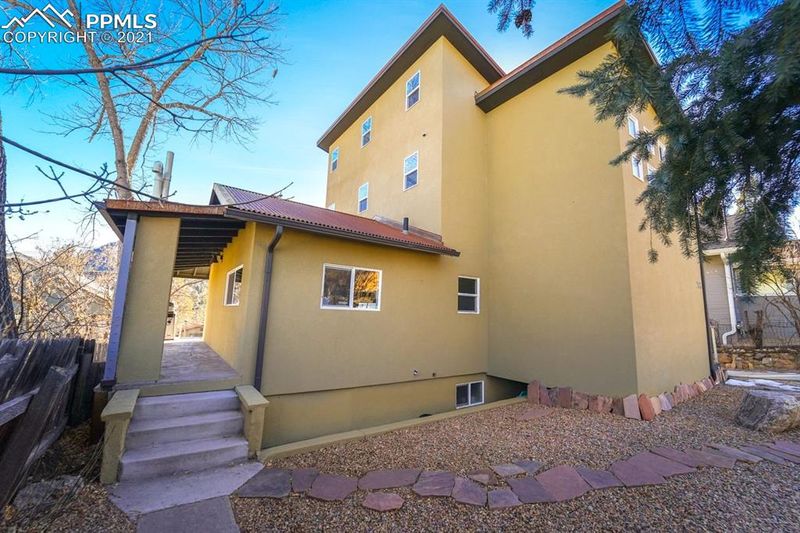 2016 Ridgeway Ave, Colorado Springs, CO 80906