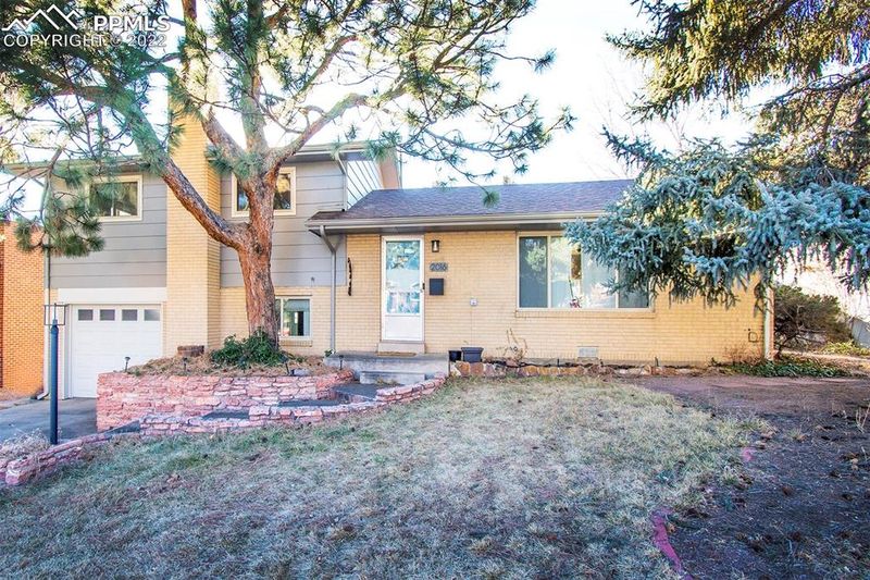 2016 Snyder Ave, Colorado Springs, CO 80909