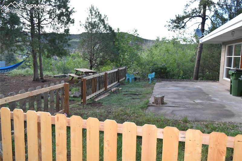 202 Roca St, Manitou Springs, CO 80829