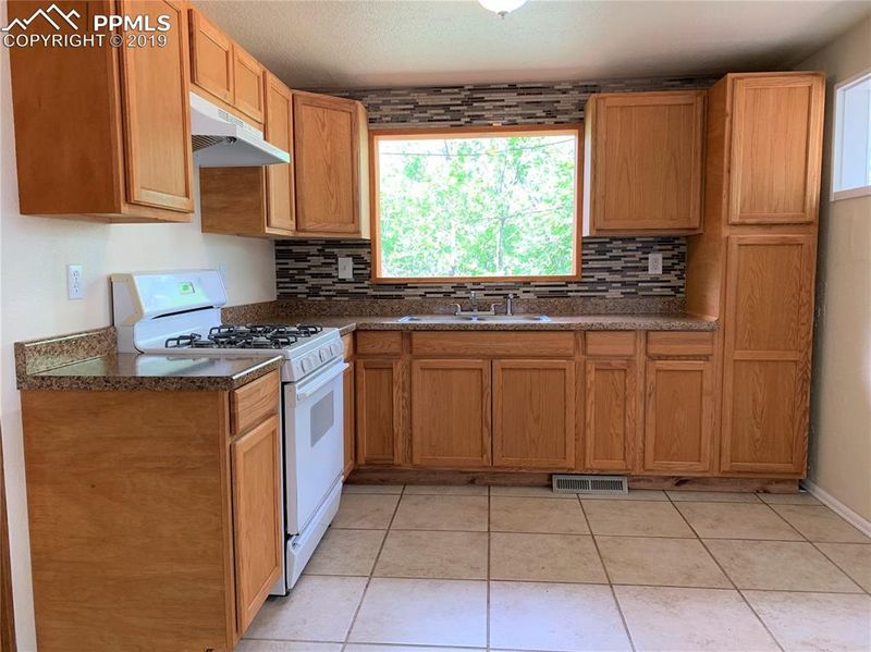 202 Roca St, Manitou Springs, CO 80829