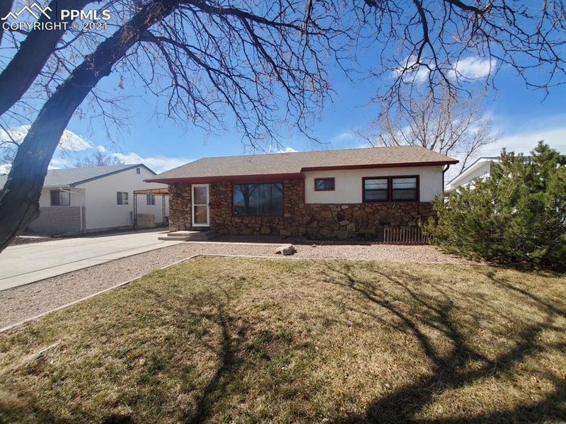 2021 Hollywood Dr, Pueblo, CO 81005