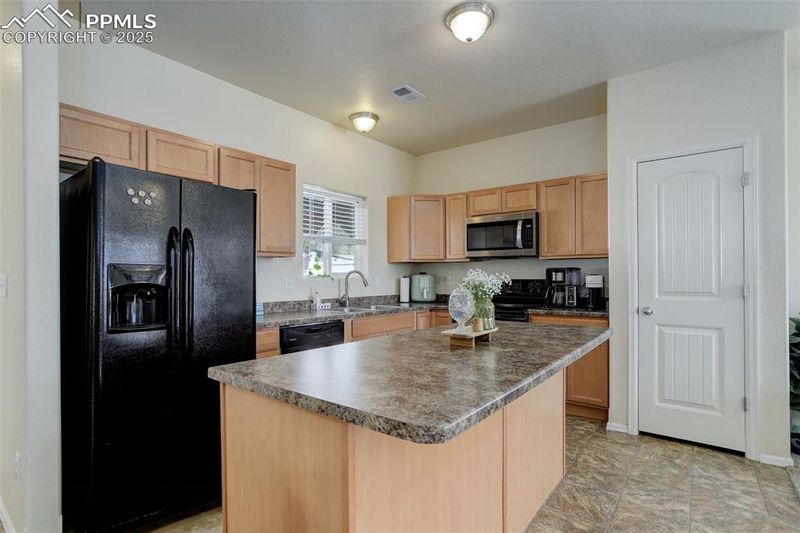 2025 Oneil Cir, Pueblo, CO 81004
