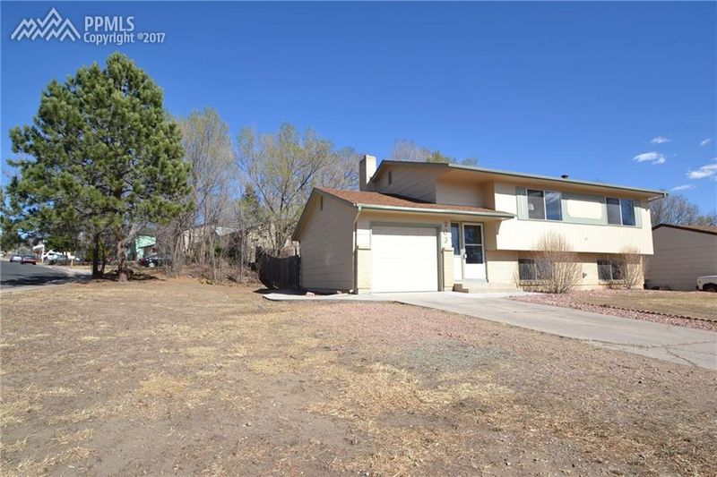 203 Milton Dr, Colorado Springs, CO 80916