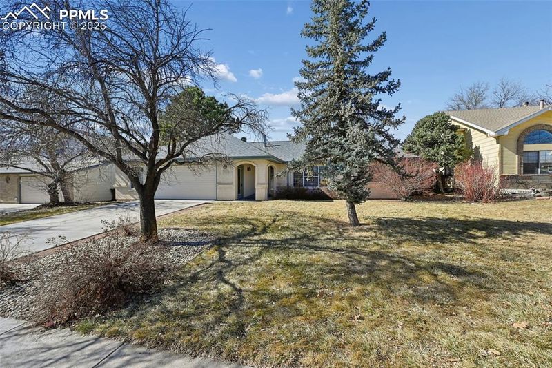 2030 Heatherdale Dr, Colorado Springs, CO 80915