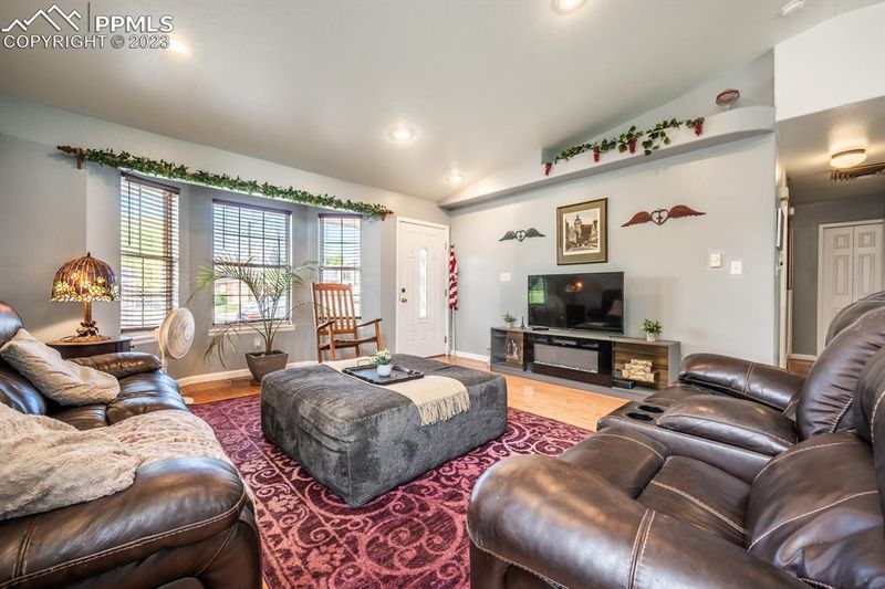 2033 Carlee Dr, Pueblo, CO 81005