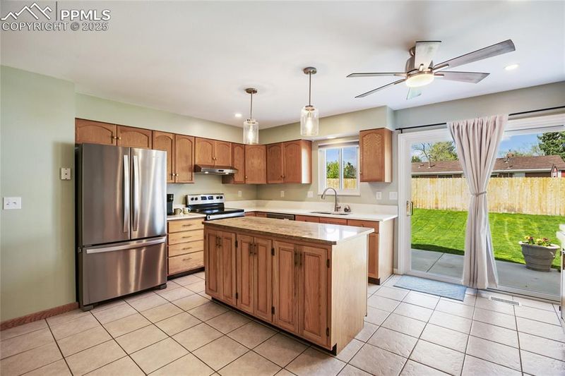2038 Lander Cir, Colorado Springs, CO 80909