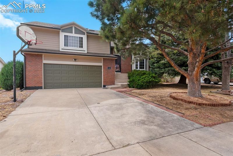 2040 Leoti Dr, Colorado Springs, CO 80915