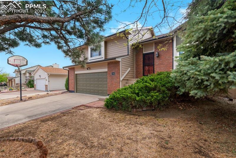 2040 Leoti Dr, Colorado Springs, CO 80915