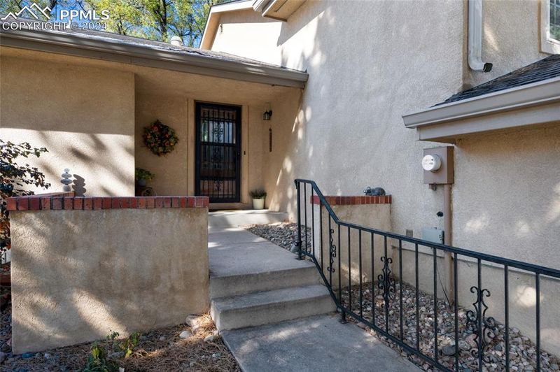 2044 Glenhill Rd, Colorado Springs, CO 80906
