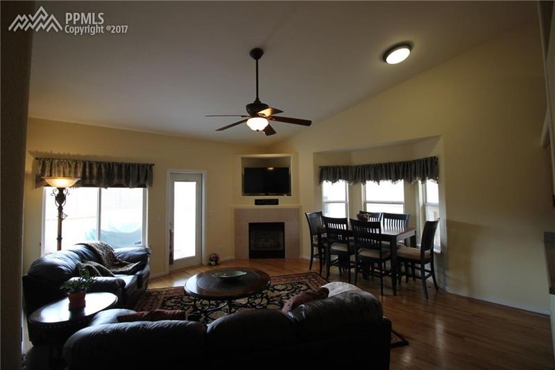2044 Summerset Dr, Colorado Springs, CO 80920