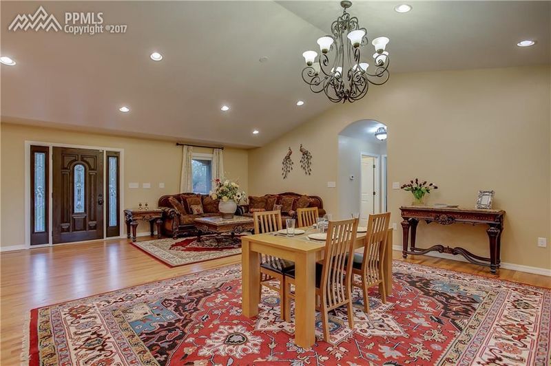 205 7th St, Colorado Springs, CO 80906