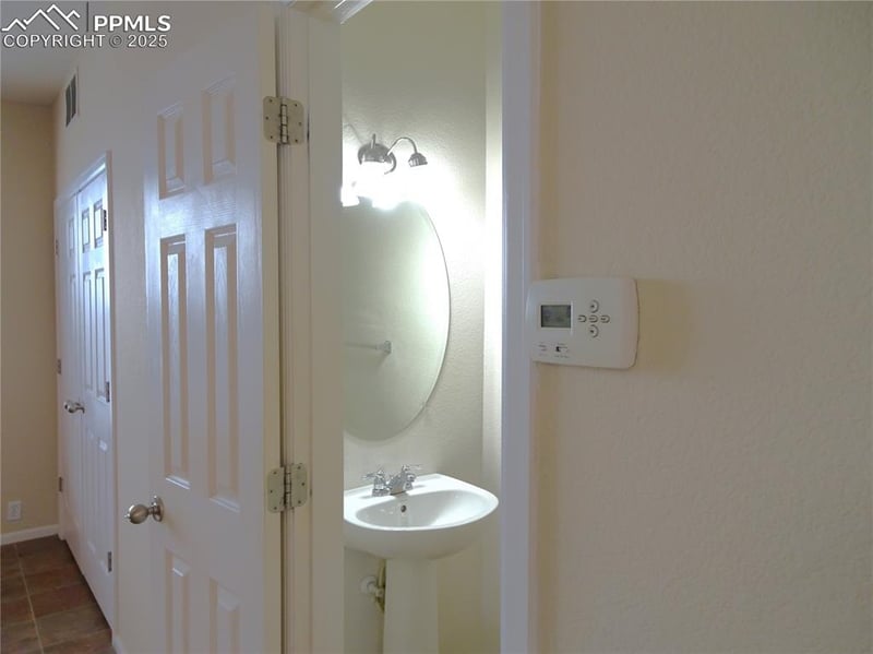 2056 Creekridge Point, Colorado Springs, CO 80910