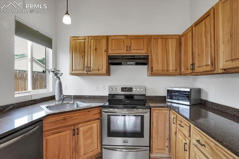 206 S 23rd St, Colorado Springs, CO 80904
