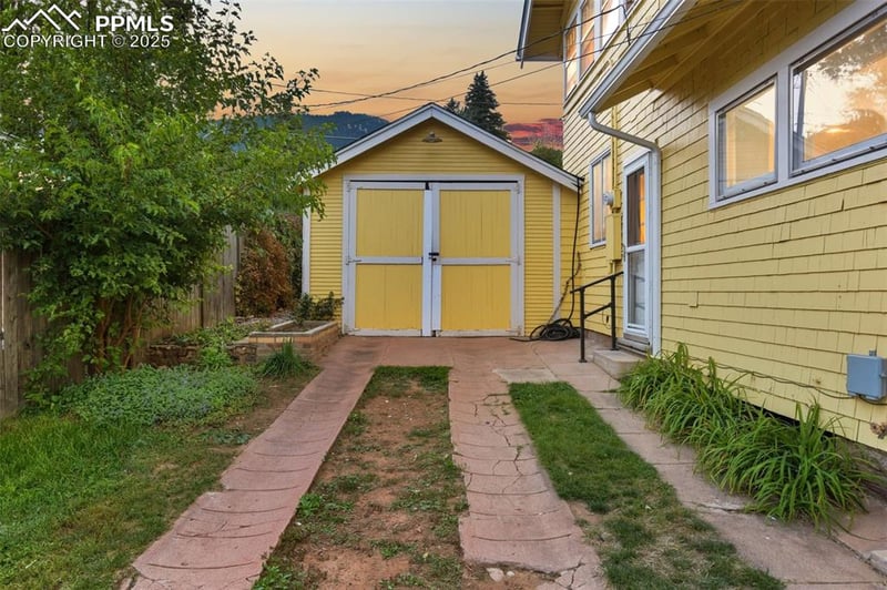 206 Pine Ridge Ave, Manitou Springs, CO 80829