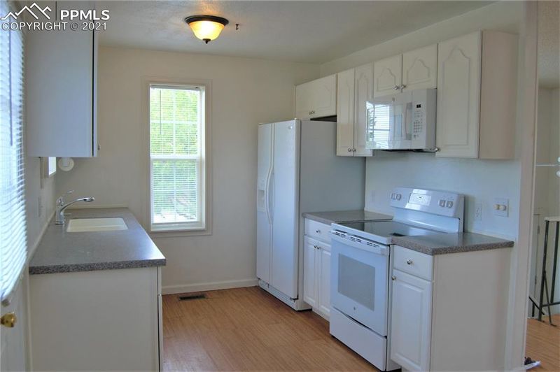 2060 Addison St, Colorado Springs, CO 80916