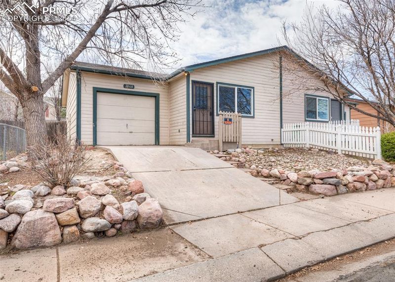 2068 Copper Creek Dr, Colorado Springs, CO 80910