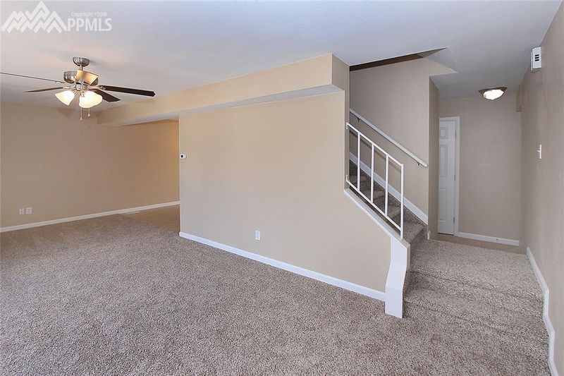 2070 Grosbear Ln, Colorado Springs, CO 80916