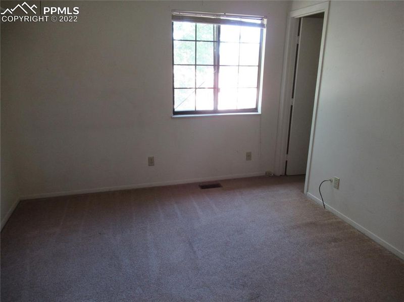 2070 N Whitehorn Dr, Colorado Springs, CO 80920