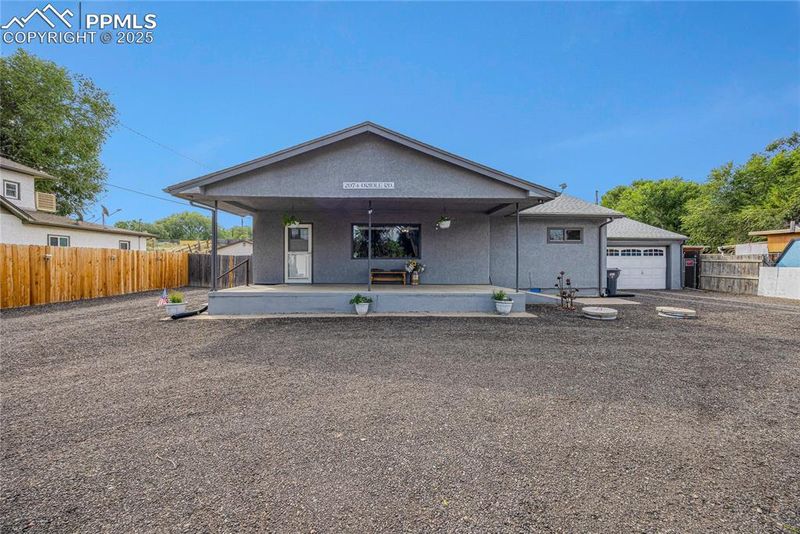 2074 Oriole Rd, Pueblo, CO 81006