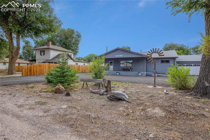 2074 Oriole Rd, Pueblo, CO 81006