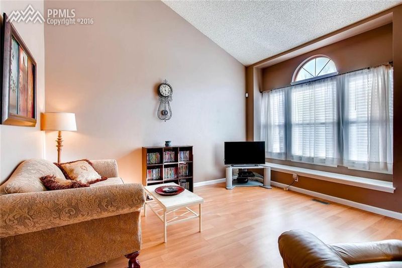 2076 Silkwood Dr, Colorado Springs, CO 80920
