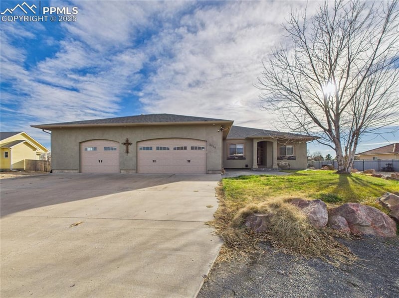 2084 Iris Rd, Pueblo, CO 81006