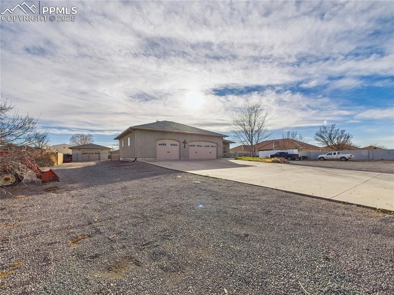 2084 Iris Rd, Pueblo, CO 81006