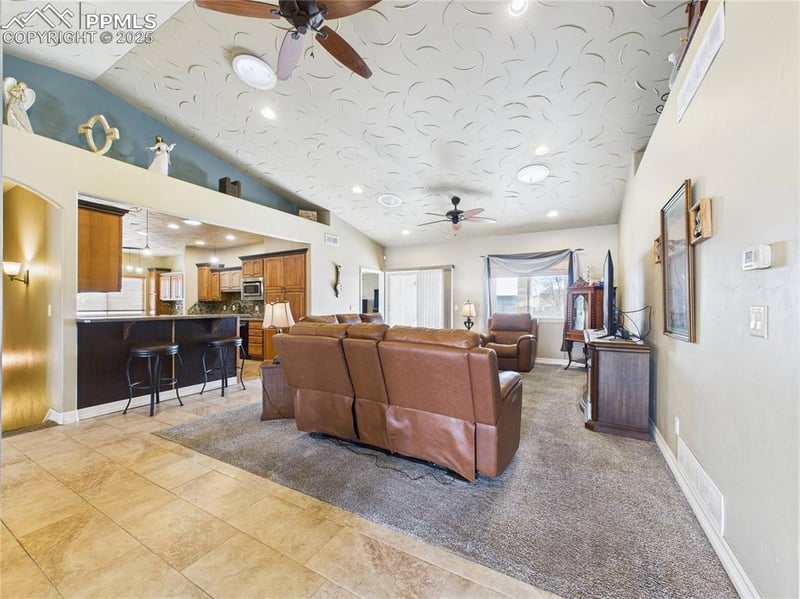 2084 Iris Rd, Pueblo, CO 81006