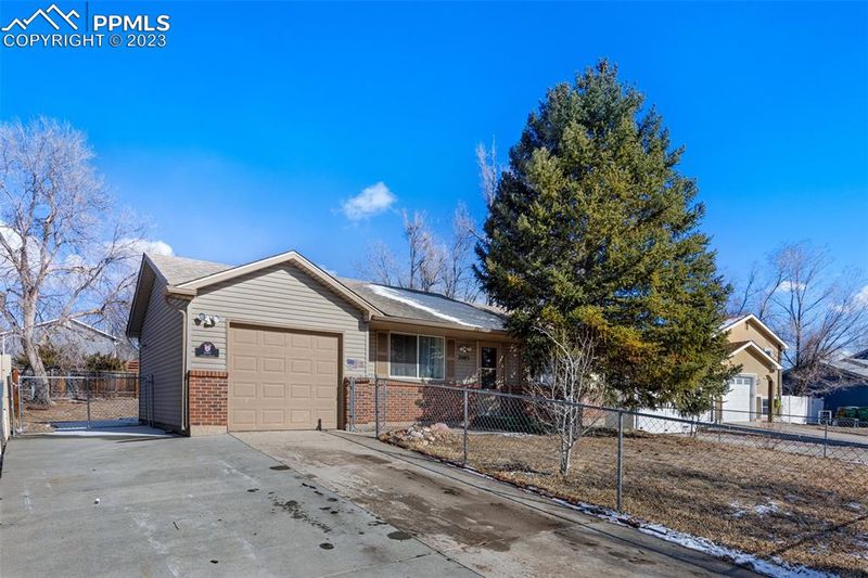 2085 Addison St, Colorado Springs, CO 80916