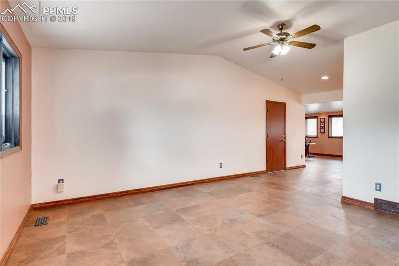 2087 S Olathe St, Aurora, CO 80013
