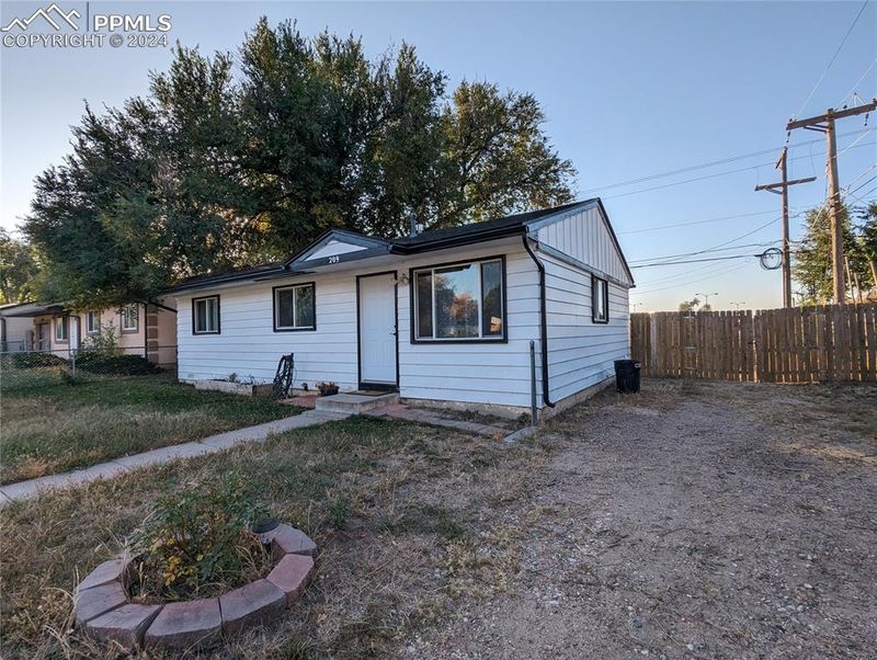 209 Kiva Rd, Colorado Springs, CO 80911