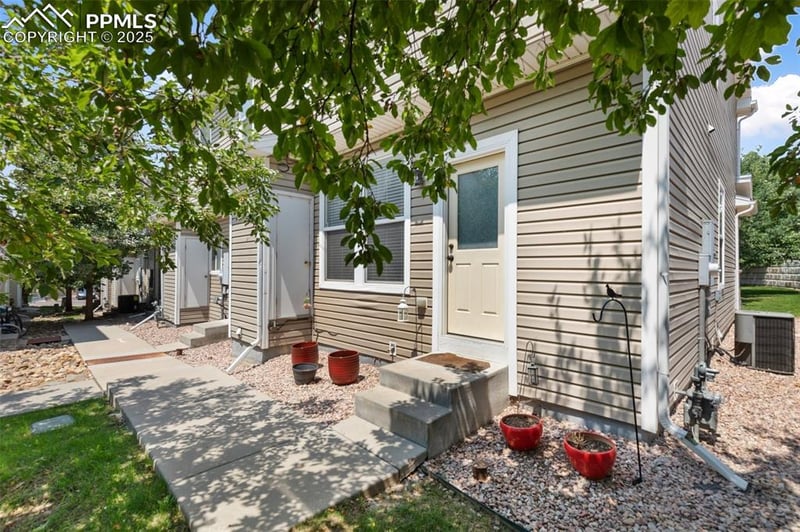 2091 Squawbush Ridge Grv, Colorado Springs, CO 80910