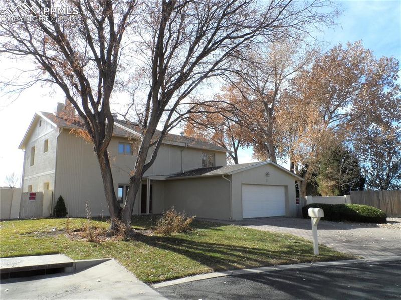 21 Terrace Dr, Pueblo, CO 81001