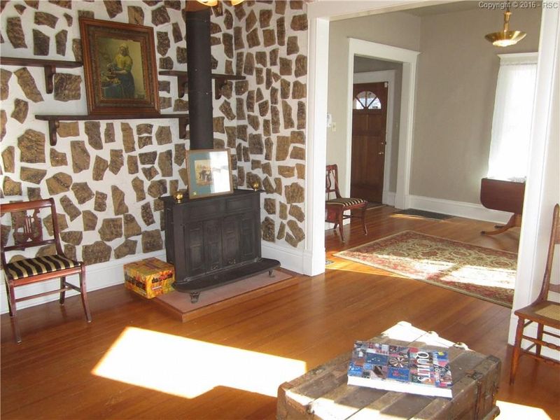210 Cedar St, Colorado Springs, CO 80903