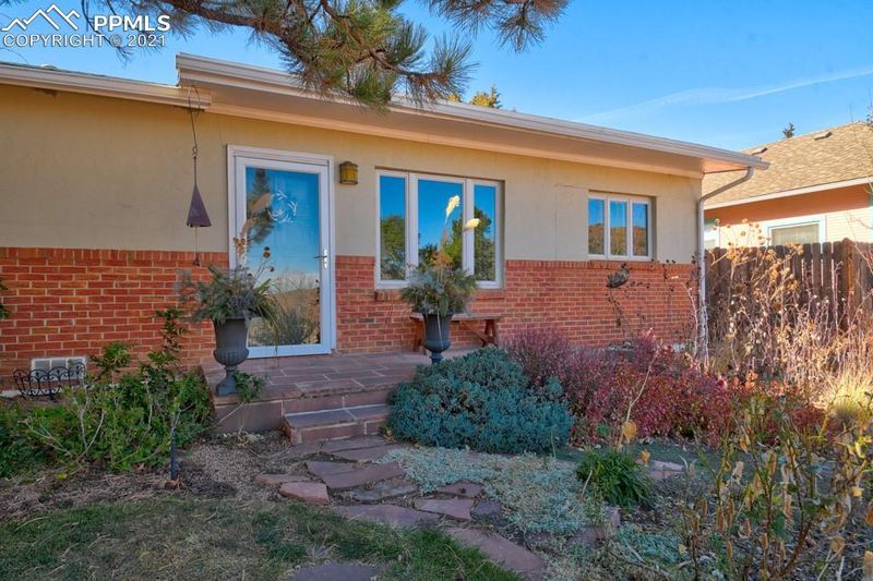 210 Pine Ridge Ave, Manitou Springs, CO 80829
