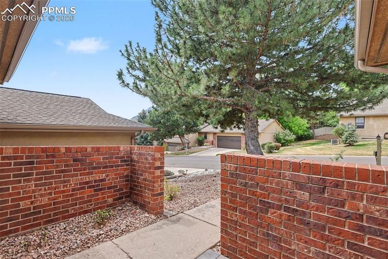 2101 Glenhill Rd, Colorado Springs, CO 80906