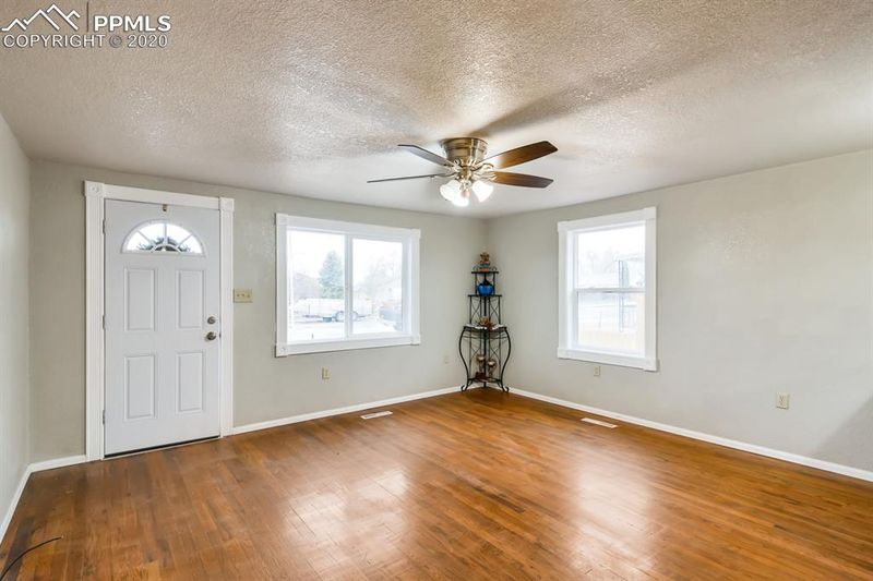2103 E 11th St, Pueblo, CO 81001