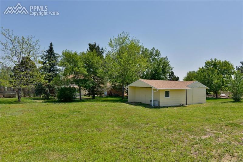 2104 Broken Circle Rd, Colorado Springs, CO 80915