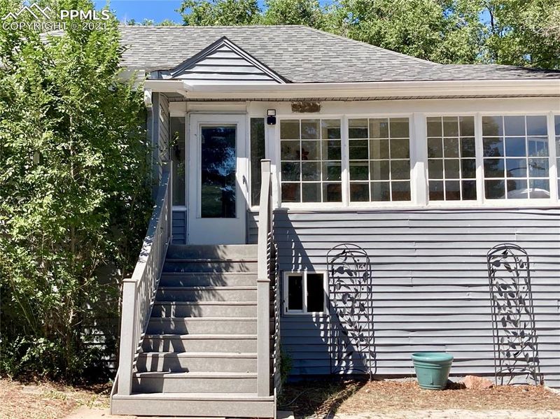 2104 N Chestnut St, Colorado Springs, CO 80907