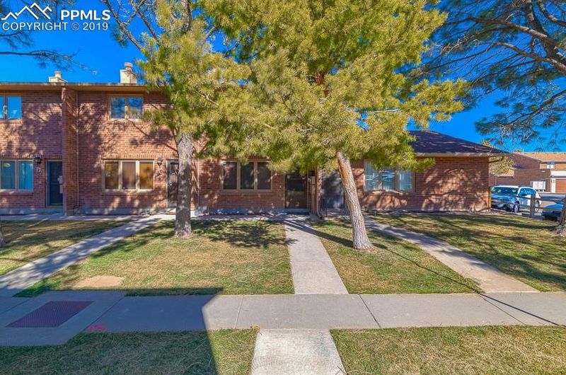 2105 Chatalet Ln, Pueblo, CO 81005