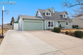 2105 Farnsworth Dr, Colorado Springs, CO 80916
