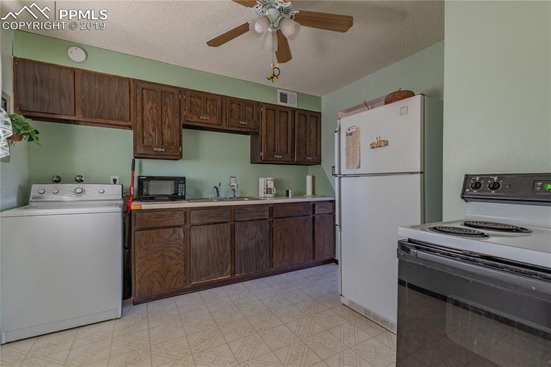 2105 Salt Dr, Colorado Springs, CO 80910