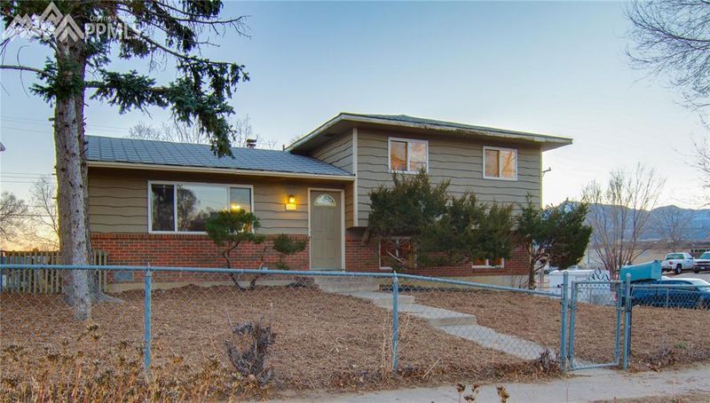 2105 Saranac Dr, Colorado Springs, CO 80910